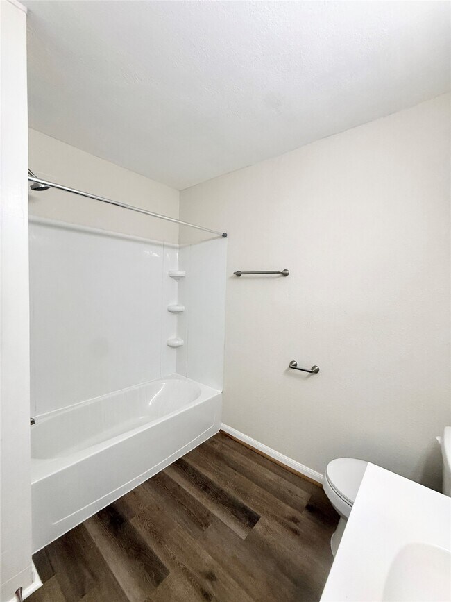 Building Photo - 500 Willow Dr