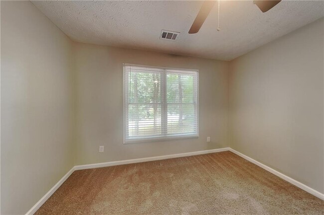 Building Photo - 135 Mill Pointe Dr