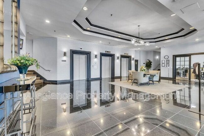 Building Photo - 1001 N Randolph St