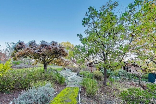 Building Photo - 28 Meadow Rd