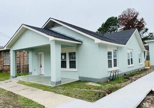 Building Photo - 1203 N 44th St