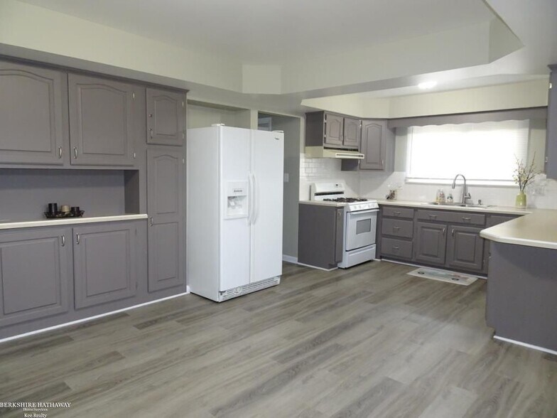 Building Photo - 32106 Gainsborough Dr