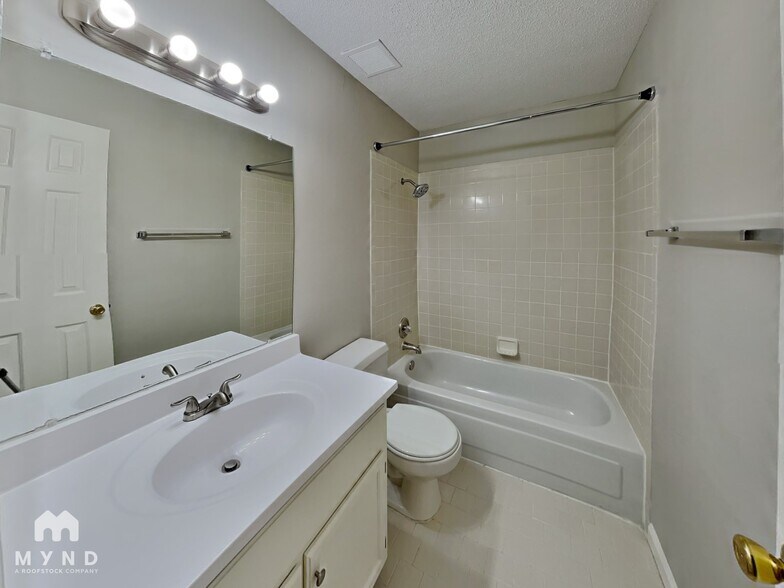 Building Photo - 2433 Dove Glen Cove