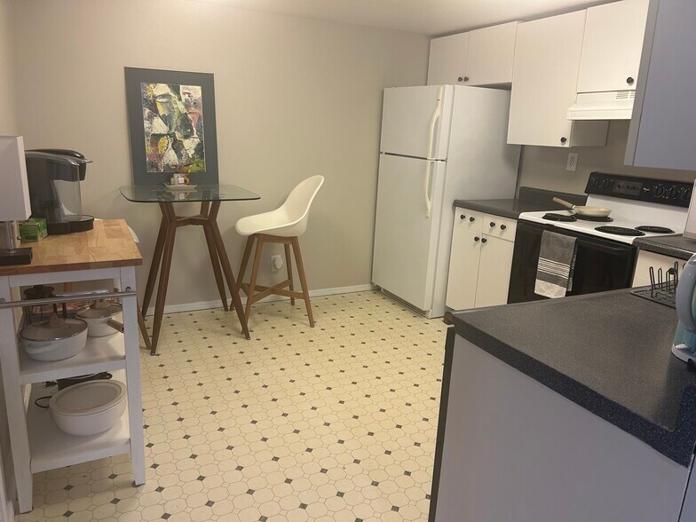 Building Photo - 8711 Bowdoin Way