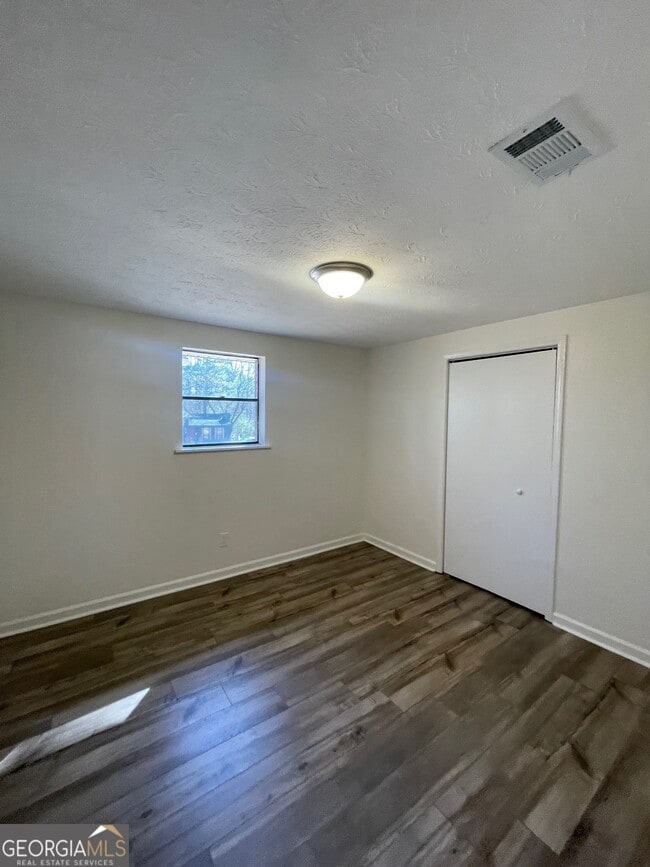 Building Photo - 150 S Meadowcliff Cir