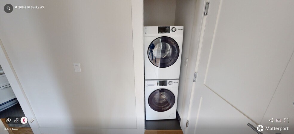 Building Photo - 208 Banks St