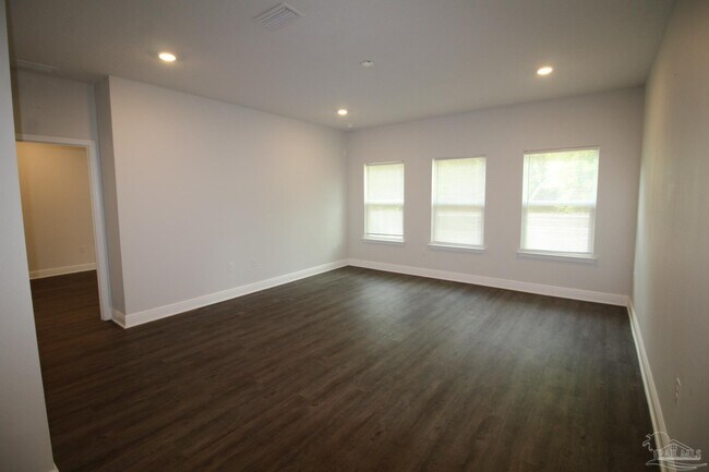 Building Photo - 8006 Burnside Lp