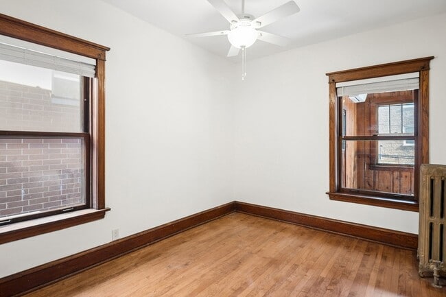 Building Photo - 1263 W Foster Ave