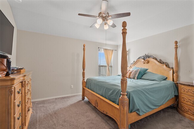 Building Photo - 634 W Fairway Lake Dr