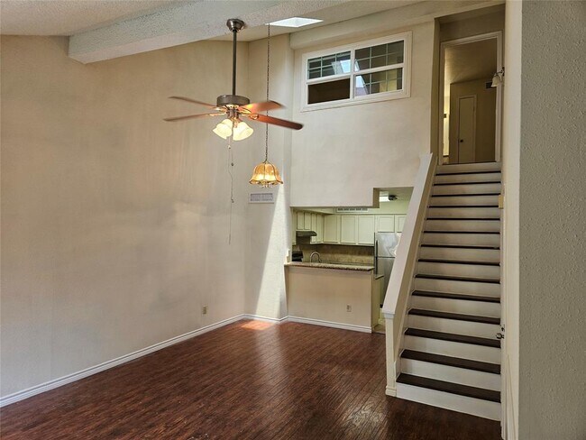 Building Photo - 2425 Holly Hall St