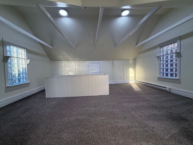 Building Photo - Updated 3BR 1 bath house now showing!