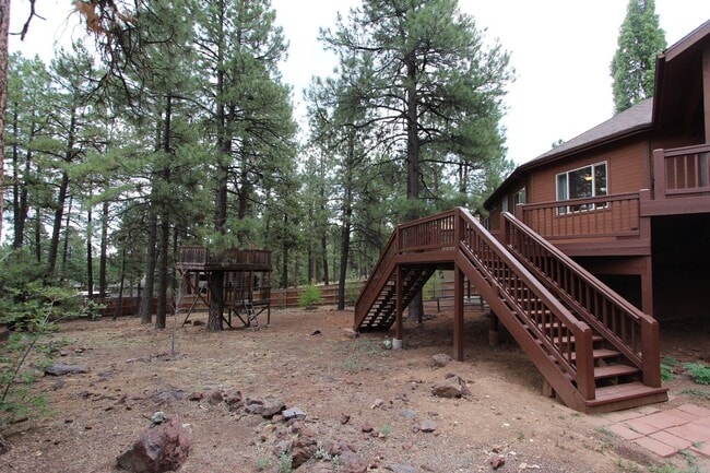 Building Photo - Stunning Boulder Pointe home with Huge Bon...