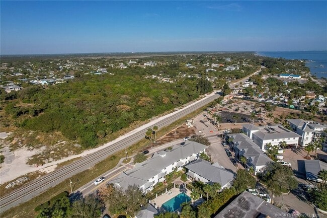 Building Photo - 3651 NE Pineapple Ave