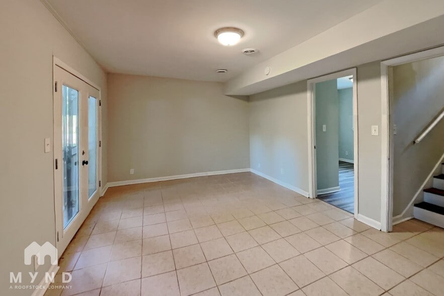 Building Photo - 2715 Carriage Ln