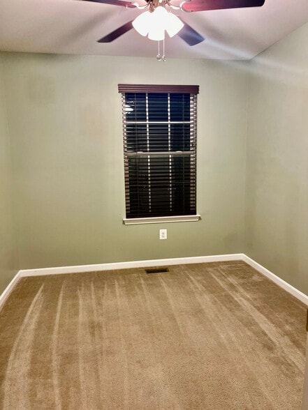 Building Photo - 23141 Foxglove Way