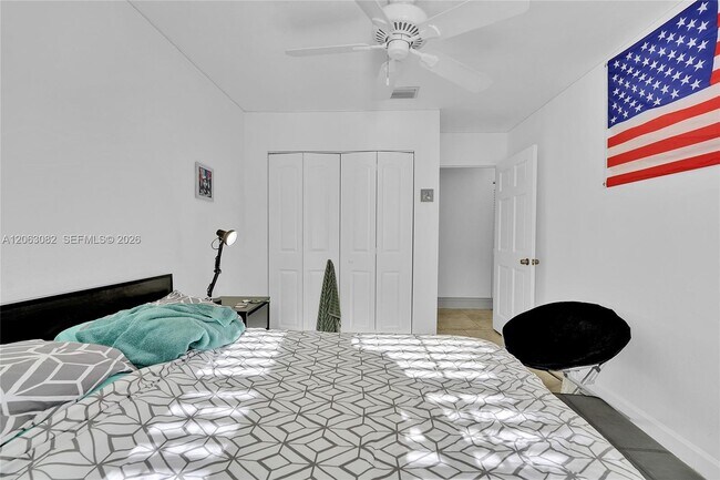 Building Photo - 5520 NW 49th Ave