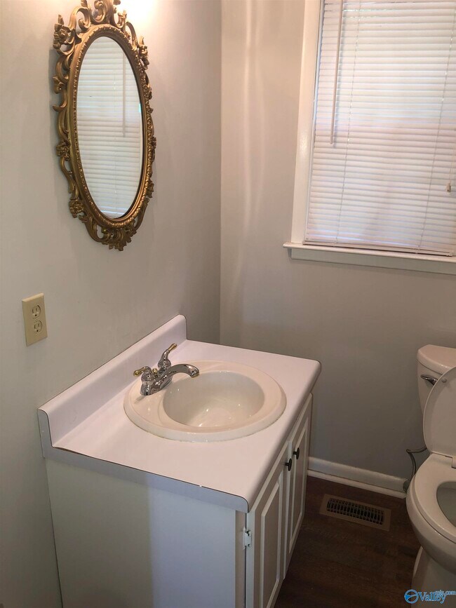 Building Photo - 5642 Chickasaw Dr