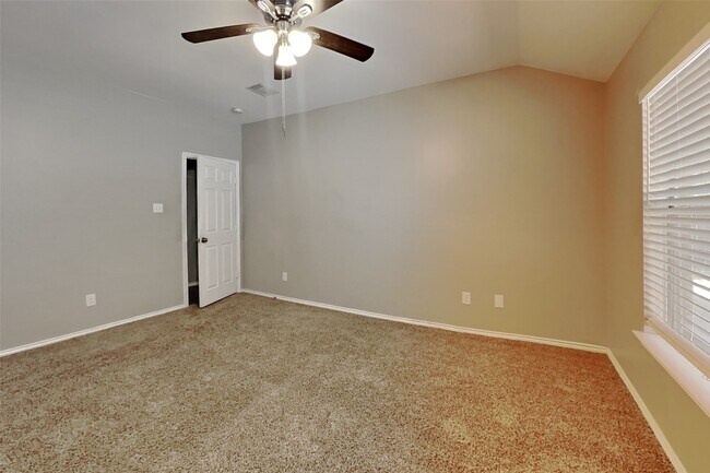 Building Photo - 26873 Manor Falls Dr