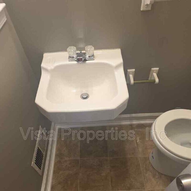 Building Photo - 1622 Haskin Ave