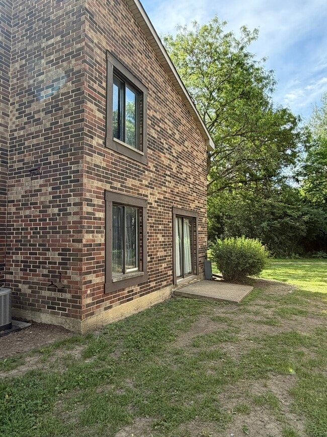 Building Photo - 805 Waterview Cir