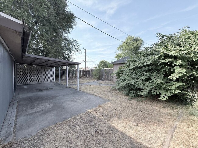 Building Photo - 619 E Nebraska Ave