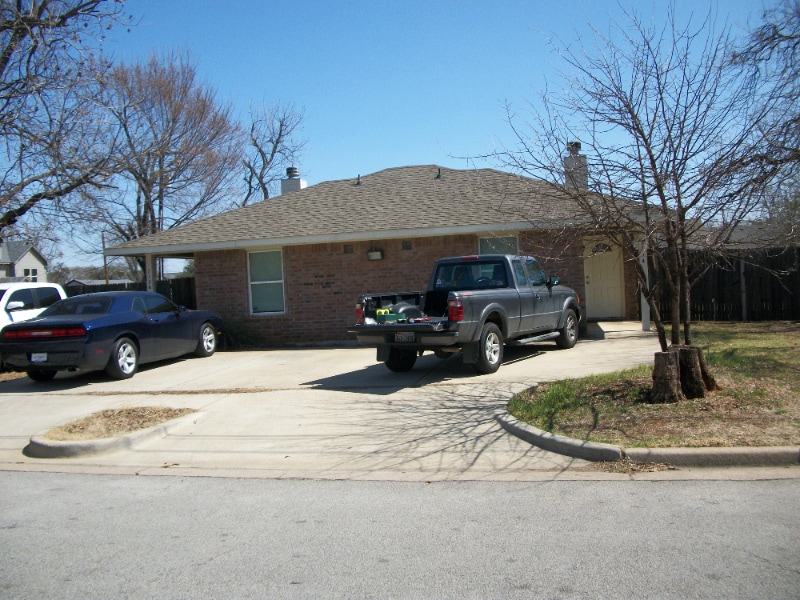 Building Photo - 715 N Pecan St