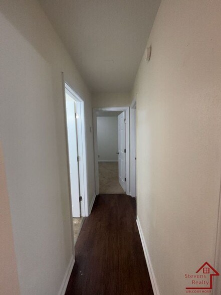 Building Photo - 500 Skyline Dr