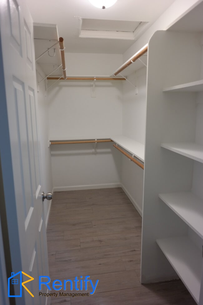 Building Photo - 3908 White Sands Dr