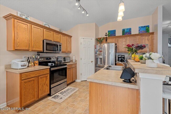 Building Photo - 13705 Fish Eagle Dr W