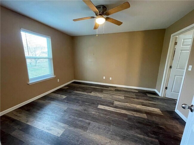 Building Photo - 2010 Cypress Pl