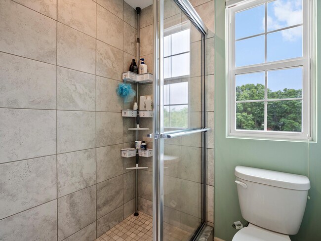 Building Photo - 202 N Sydney Ct