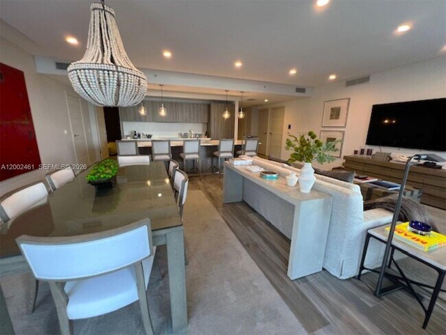 Building Photo - 801 S Miami Ave