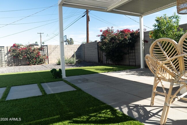 Building Photo - 8701 E Chaparral Rd