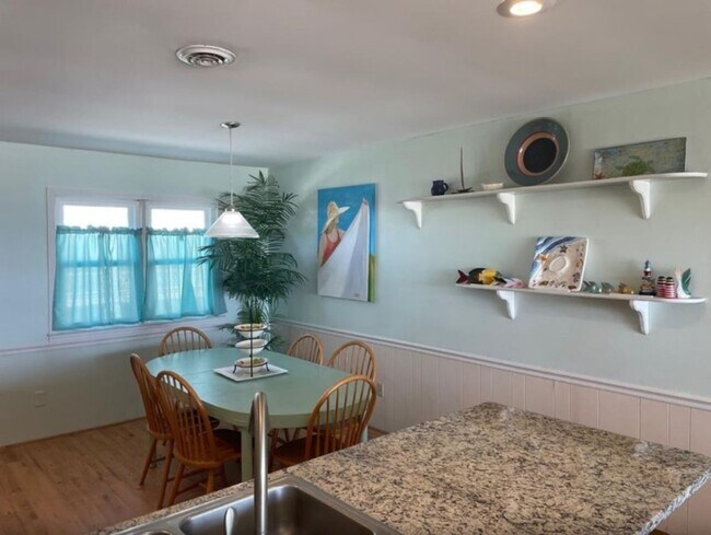 Building Photo - VINTAGE BEACHFRONT COTTAGE PERFECT FOR COZ...