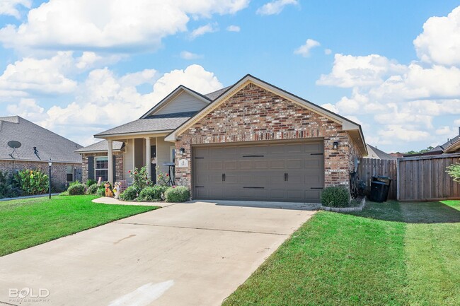 Building Photo - Great House in Haughton with above ground ...