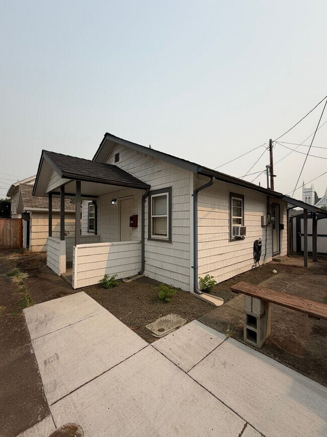 Building Photo - 318 SW Washington St