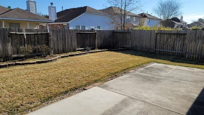 Building Photo - 23614 Maple View Dr