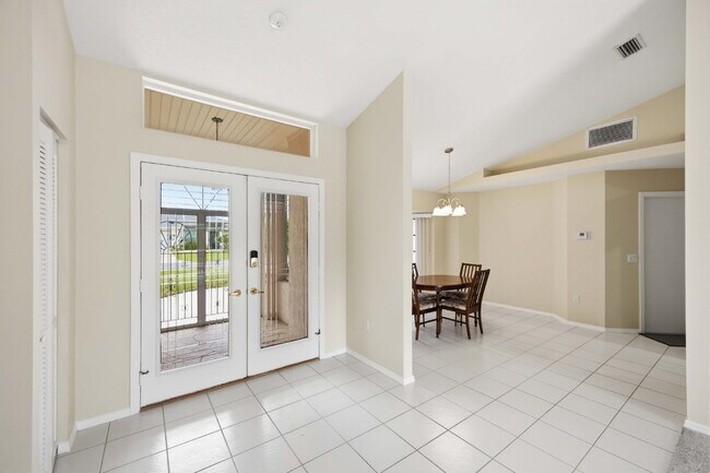 Building Photo - "Spacious 3-Bedroom Retreat with 2 Full Baths in Rotonda West Pinehurst!"