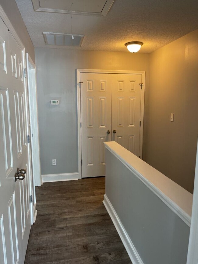 Building Photo - 273 Vining Way