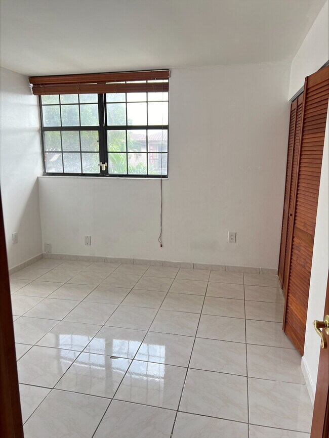 Building Photo - 12253 SW 16th Terrace