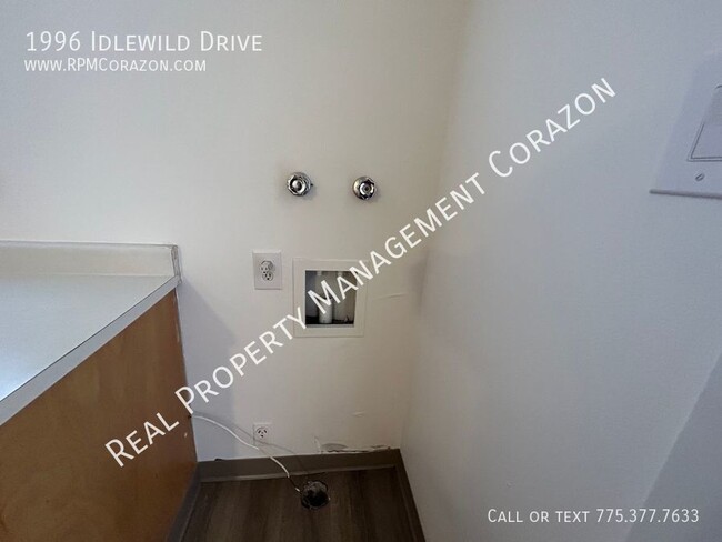 Building Photo - 2 Bedroom, 1 Bath, 1 Car Garage Apartment ...