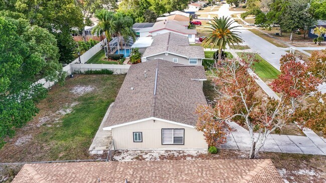 Building Photo - Beautifully renovated 4bdrm/2bath home wit...