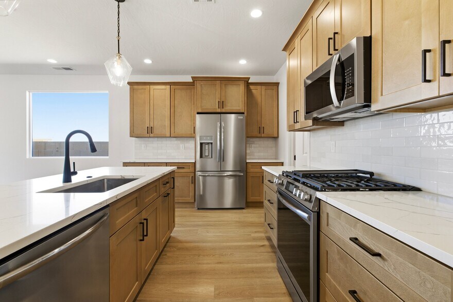 Building Photo - 402 S 2250 W