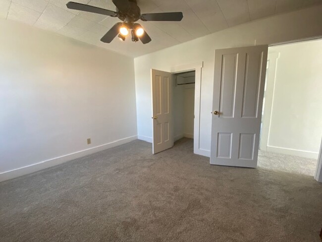 Building Photo - 2 Bedroom 1 Bathroom Unit Available in Urb...