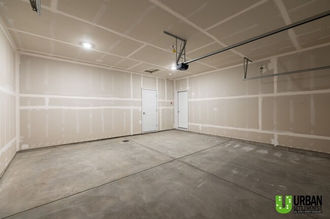 Building Photo - 3744 Clinton Rd