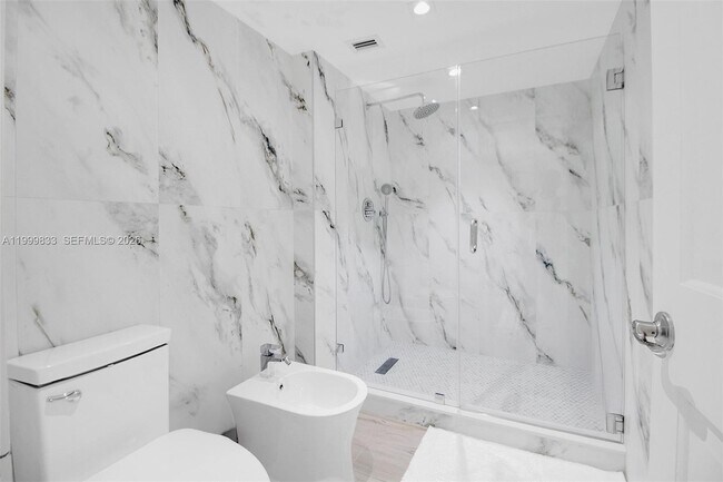 Building Photo - 5757 Collins Ave