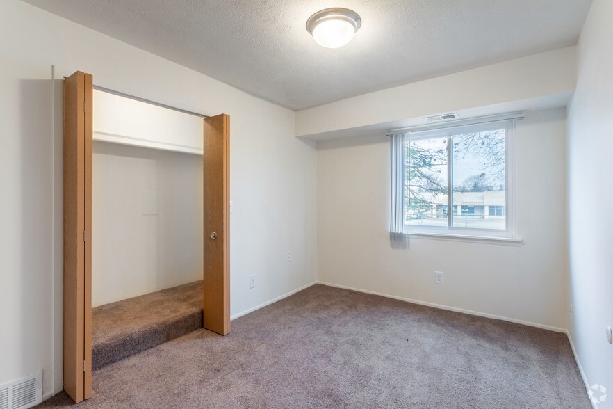 West Garden Apartments 130 E Tami Cir Westland MI 48186 Apartment