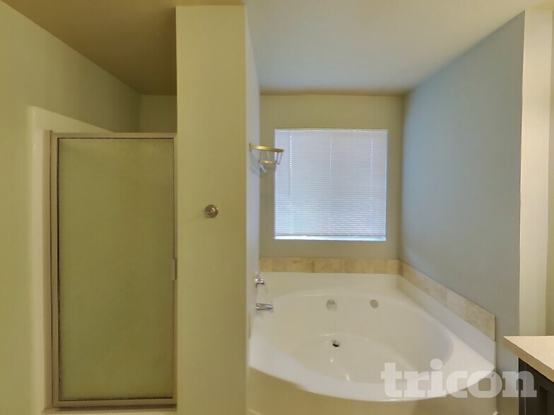 Building Photo - 730 205th St Ct E