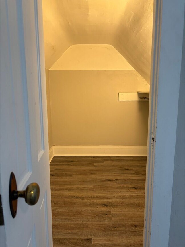 Building Photo - 516