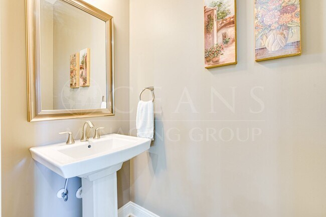 Building Photo - Welcome to Coastal Living at its Finest!